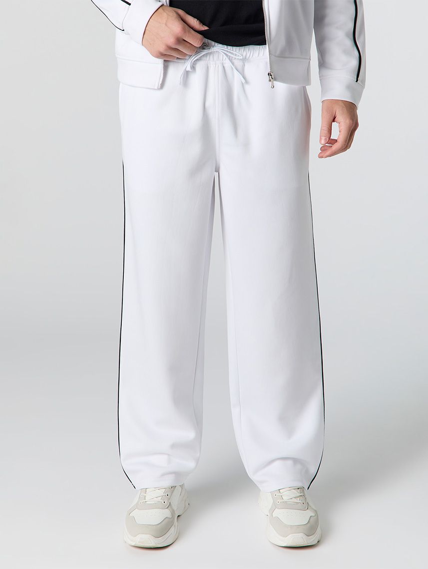 מכנסיים עם פסים