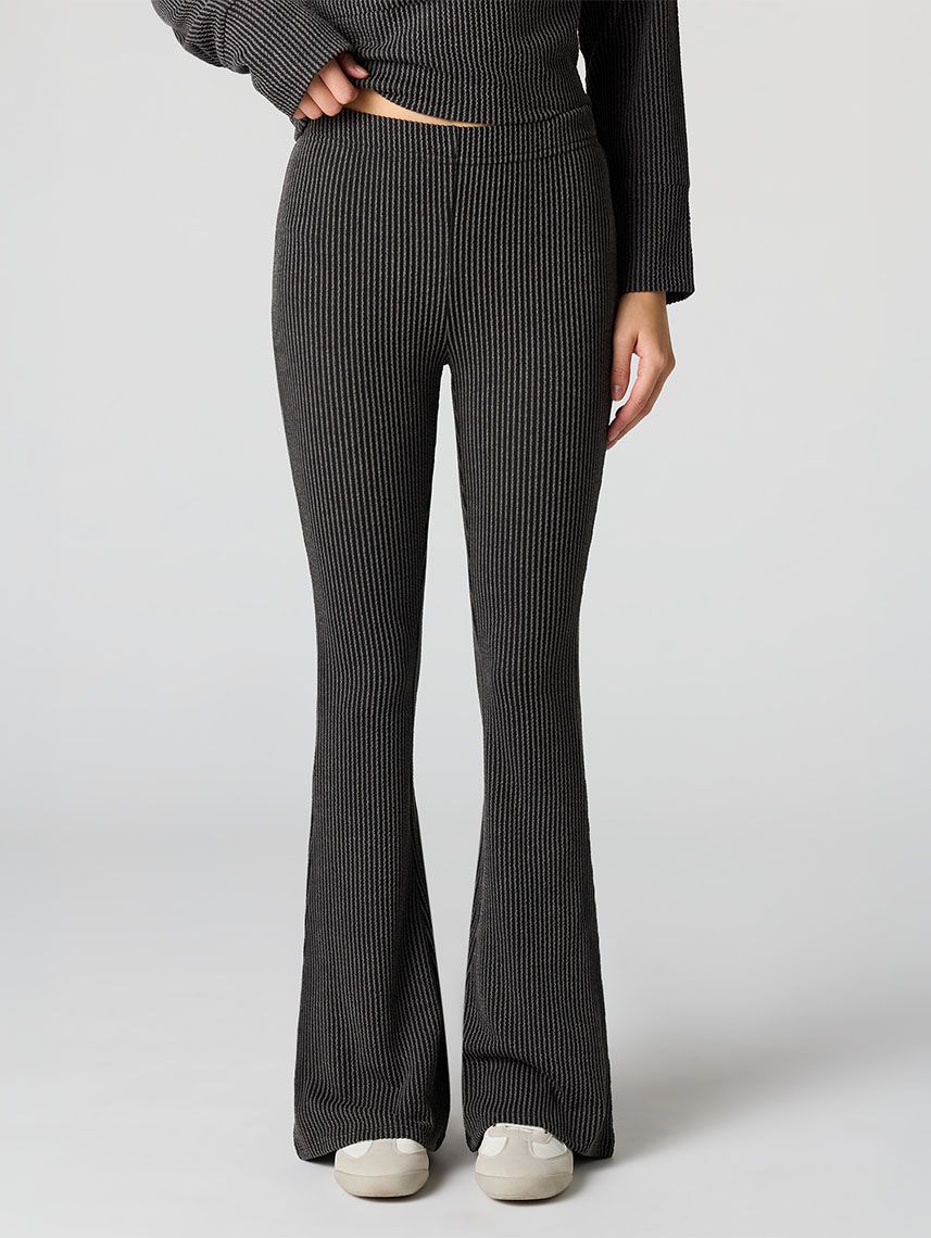 מכנסי סריג מתרחבים