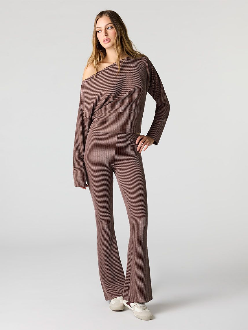 מכנסי סריג מתרחבים