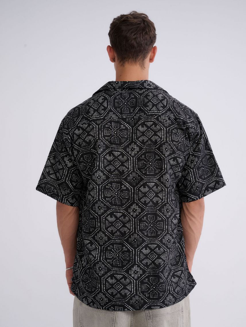 חולצה מכופתרת קצרה מודפסת