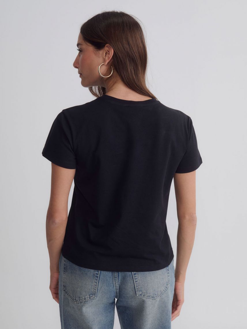 טי-שירט מעוטרת אבנים נוצצות