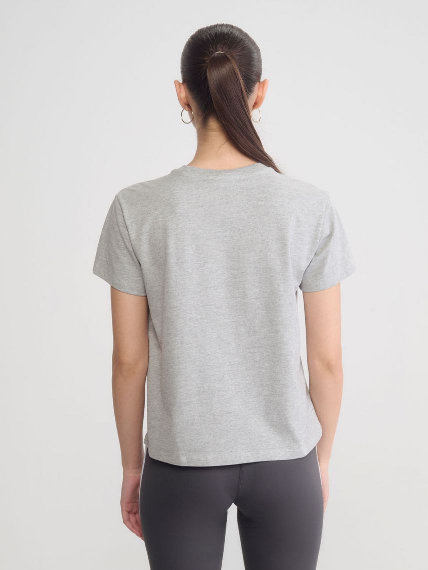 טי-שירט מעוטרת אבנים נוצצות