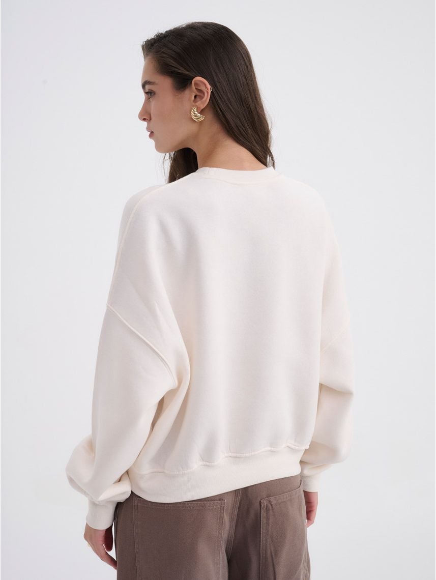 סווטישירט עם רקמה