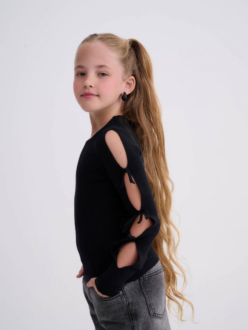 סריג עם פפיונים בשרוולים