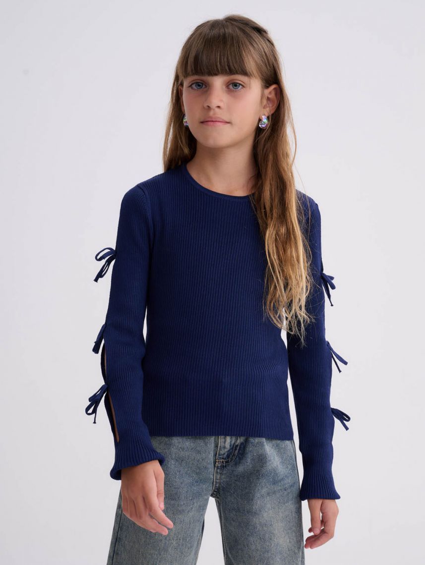 סריג עם פפיונים בשרוולים