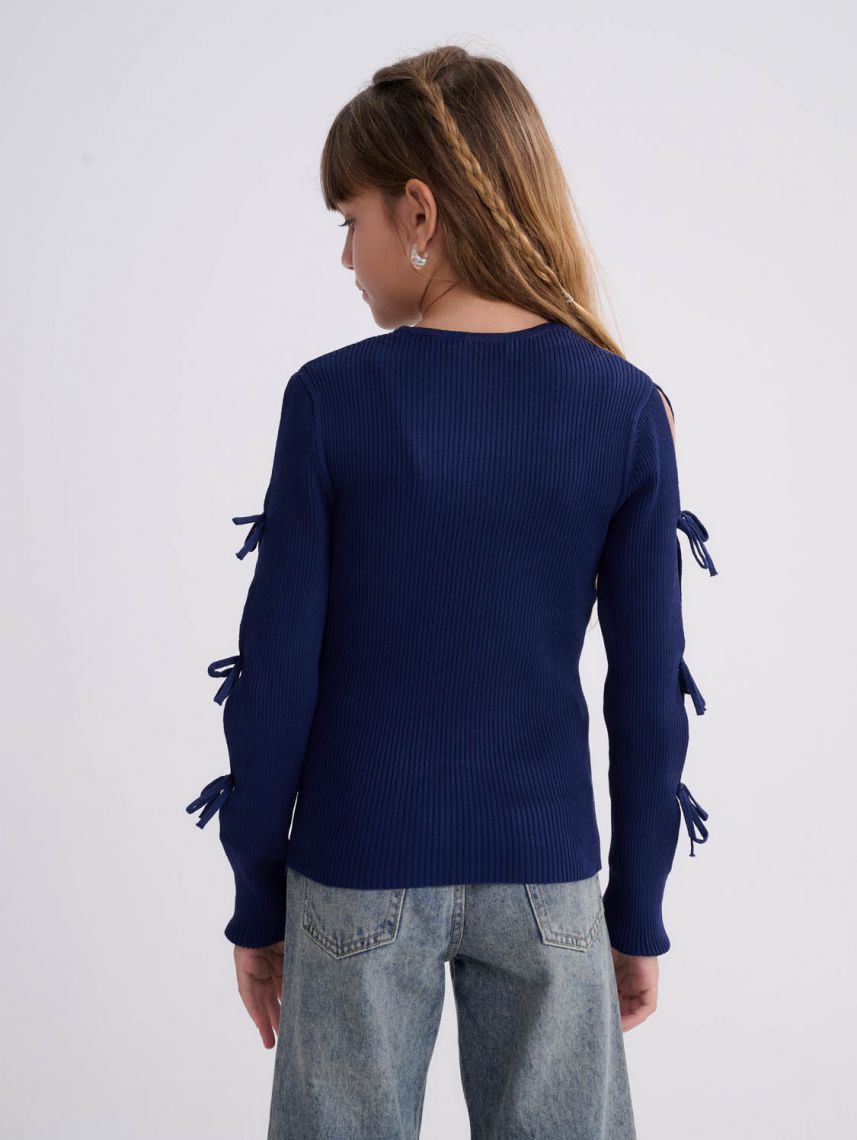 סריג עם פפיונים בשרוולים