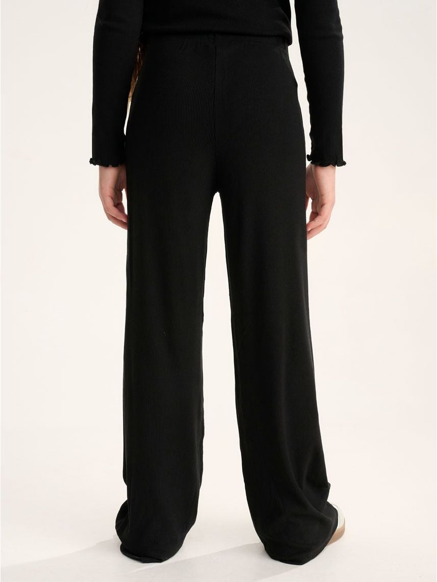 מכנסיים רחבים