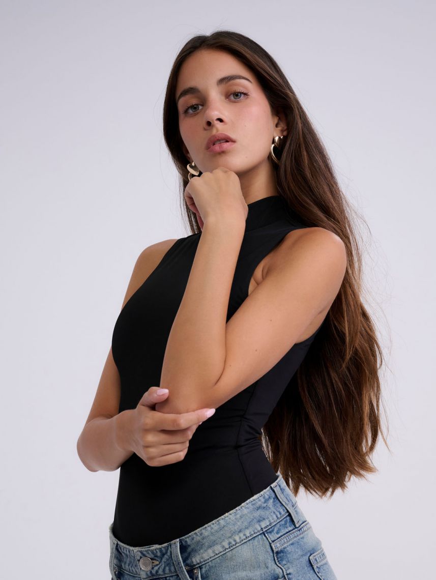 בגד גוף צווארון גבוה