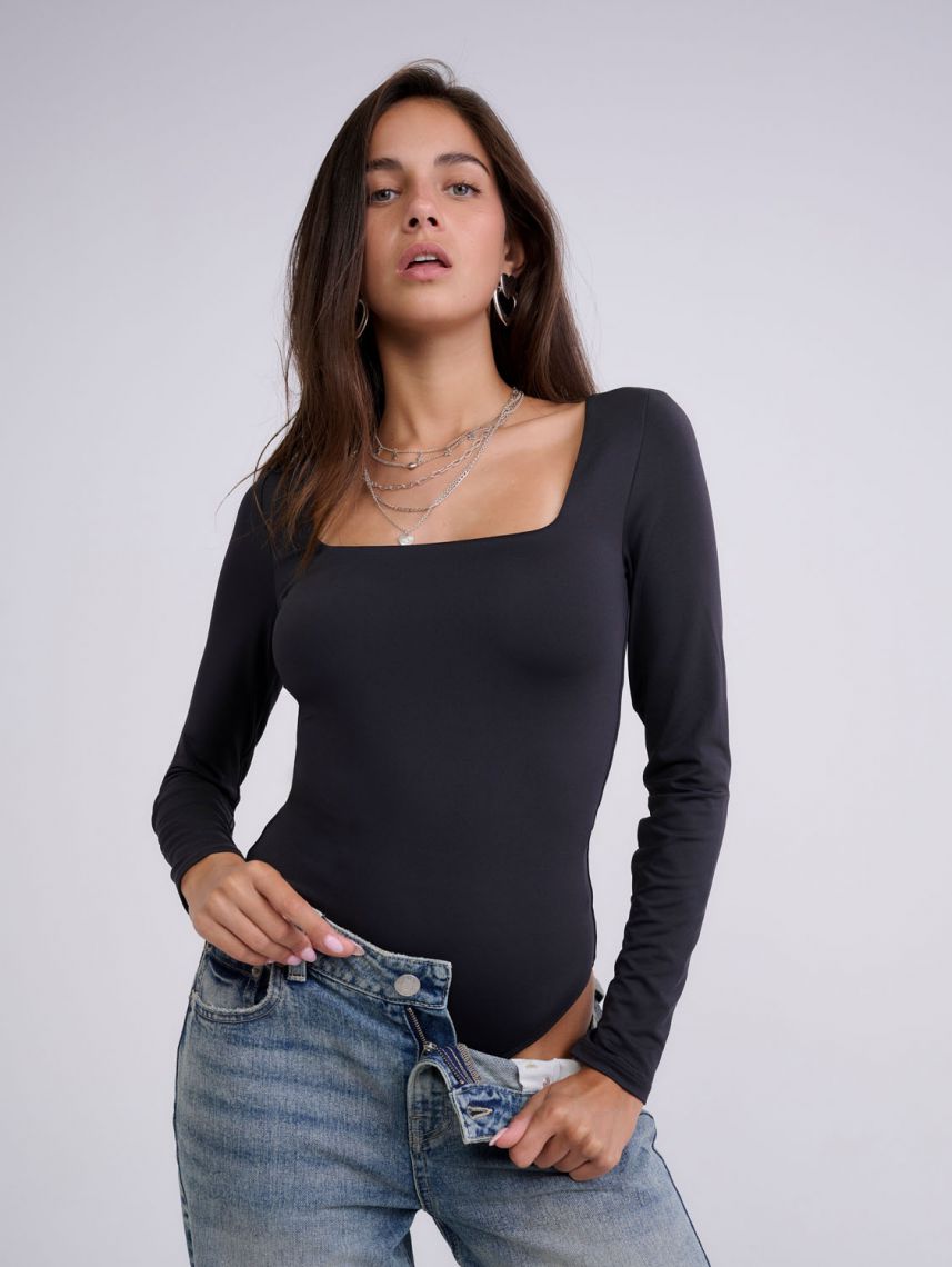 בגד גוף מפתח מרובע