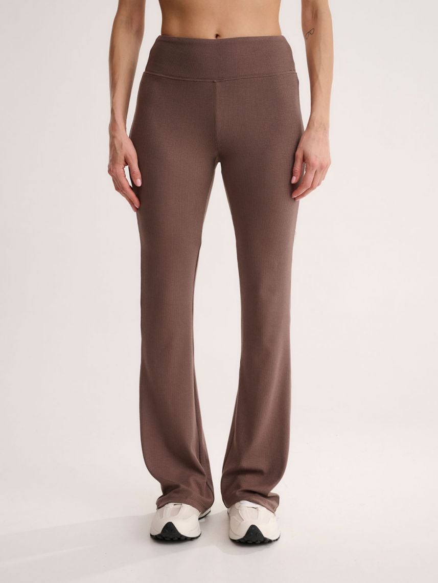 מכנסי ריב מתרחבים