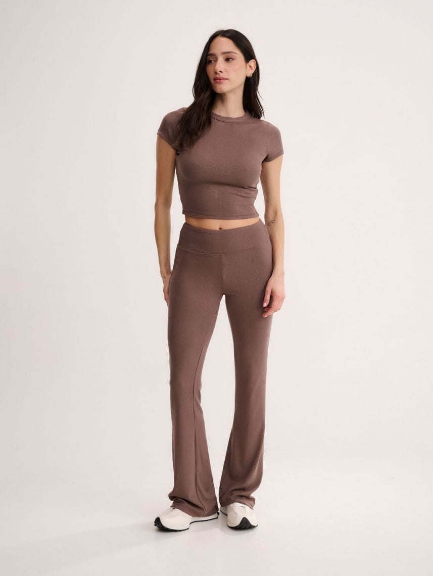 מכנסי ריב מתרחבים