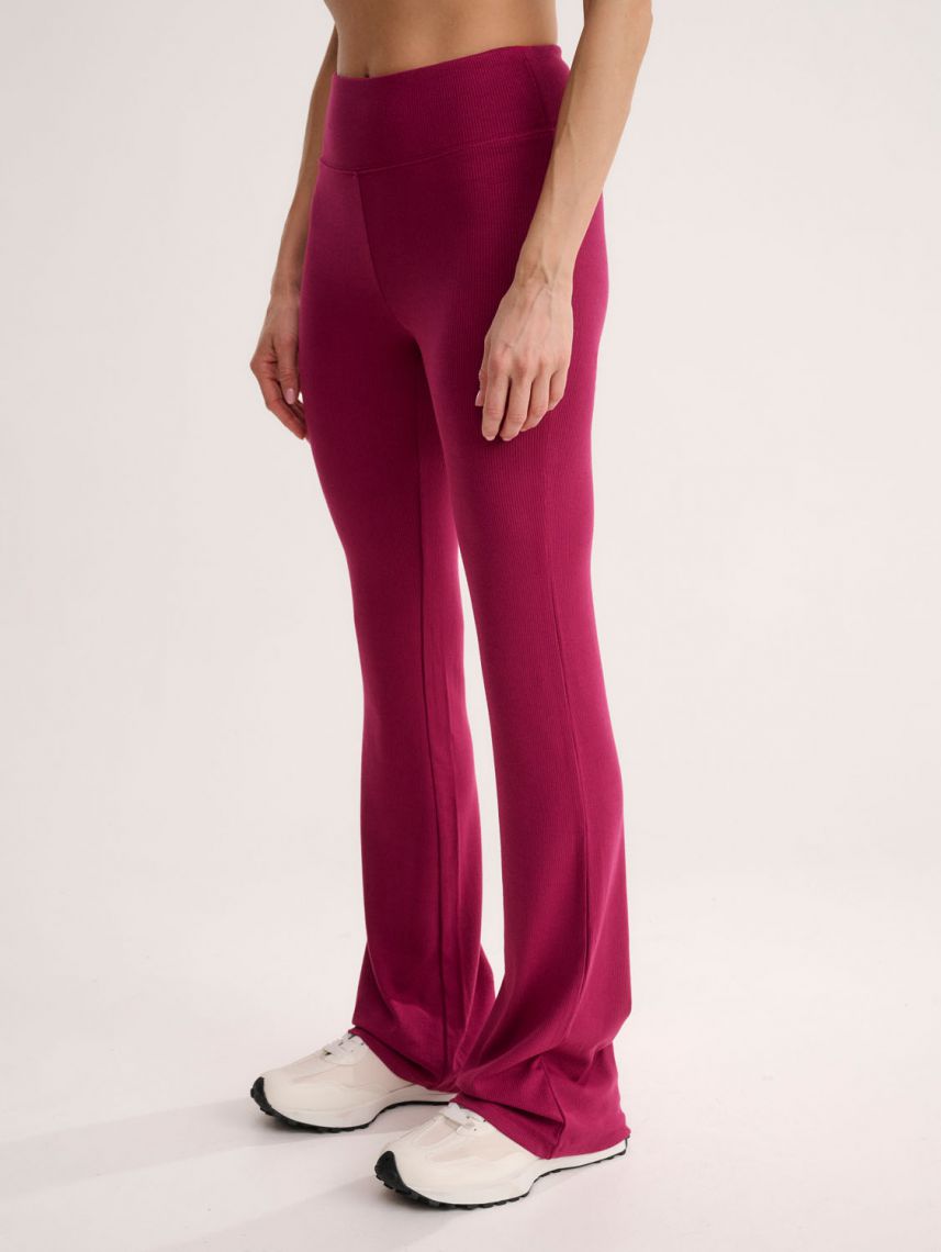 מכנסי ריב מתרחבים