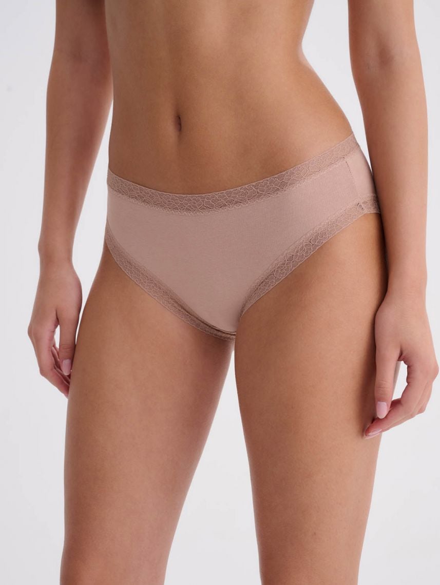 תחתונים עם מסגרת תחרה