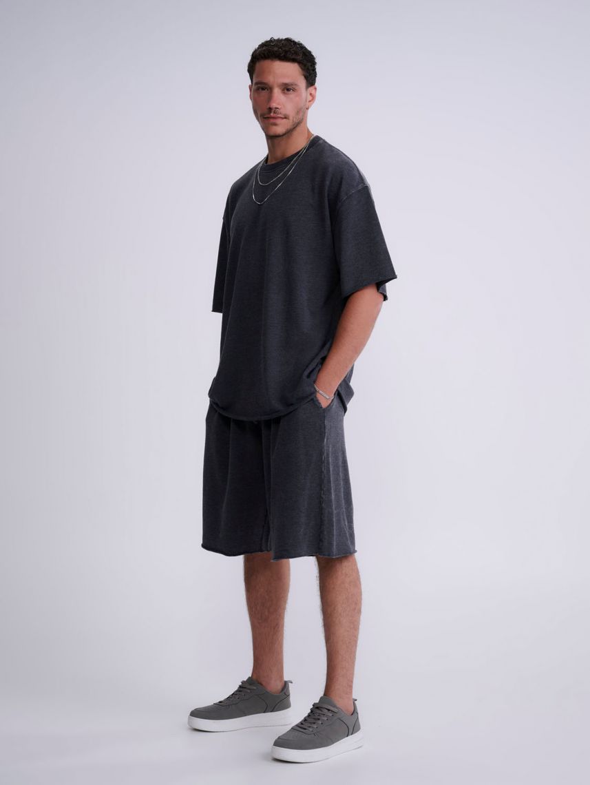 מכנסיים קצרים עם סיומת פרומה