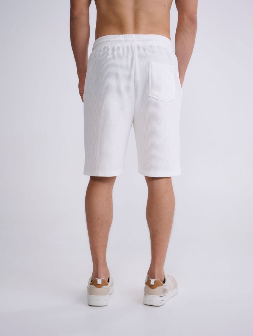 מכנסיים קצרים