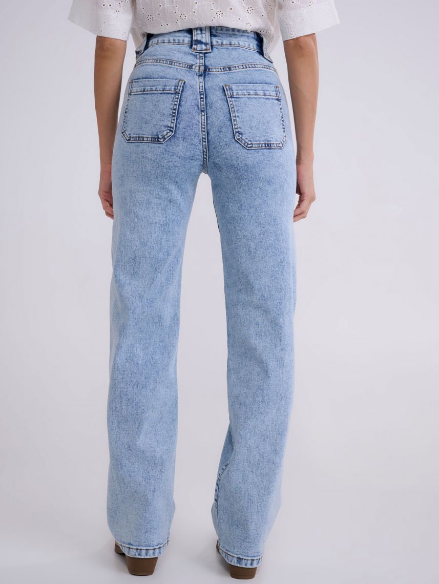 ג’ינס בגזרה גבוהה