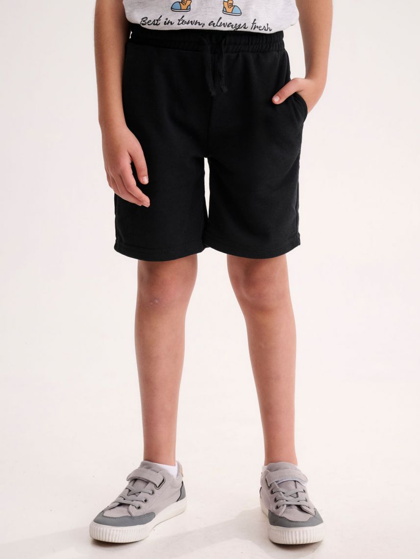 מכנסיים קצרים