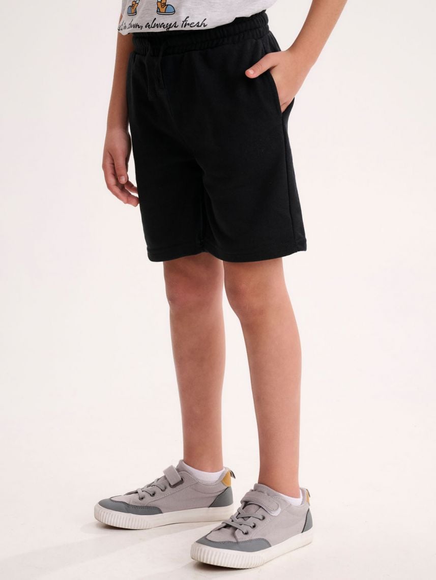 מכנסיים קצרים