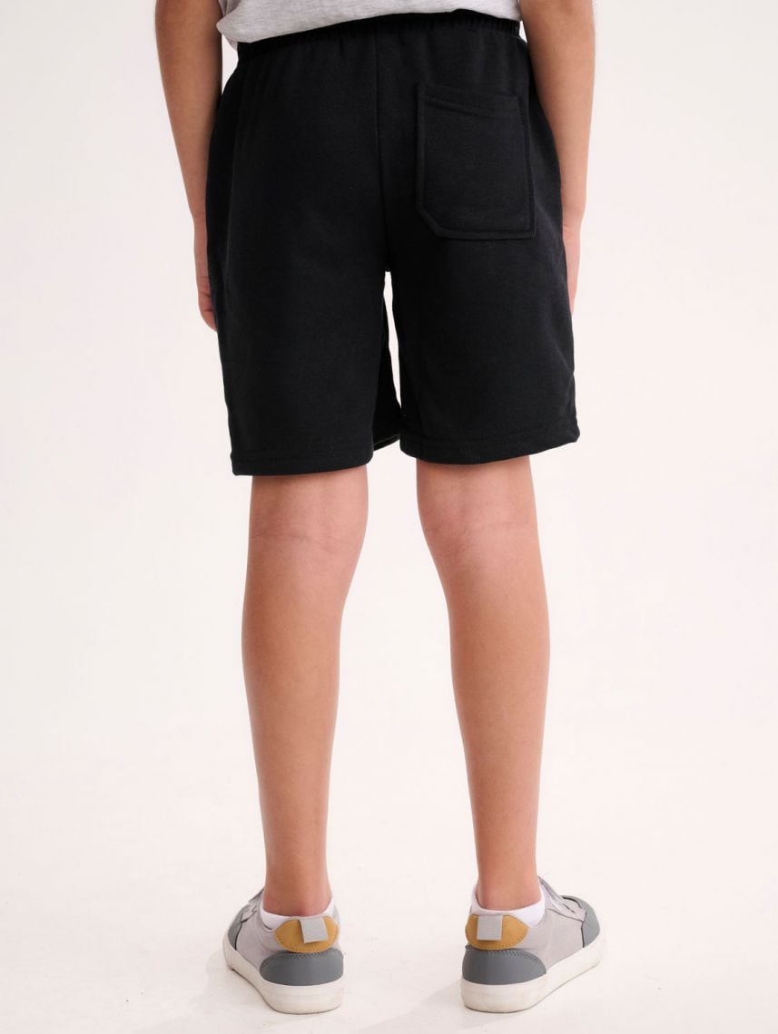 מכנסיים קצרים