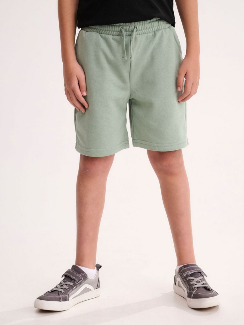 מכנסיים קצרים