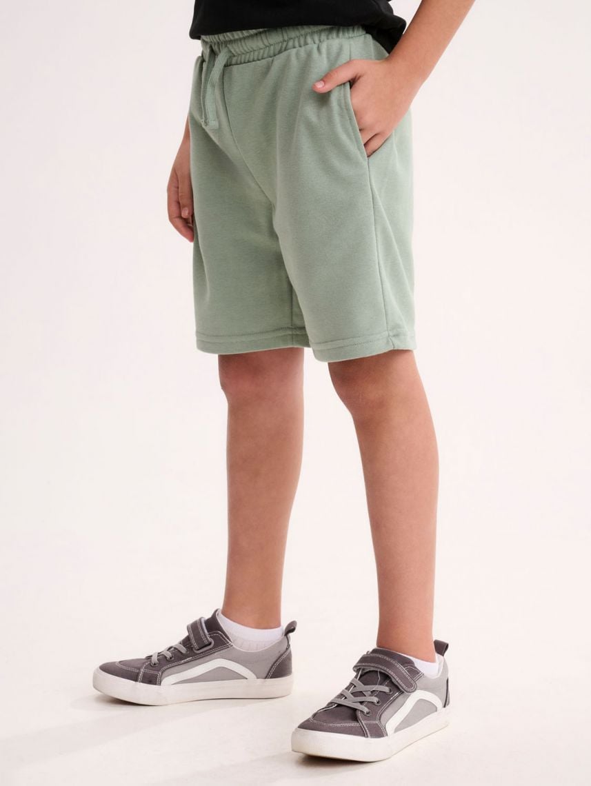 מכנסיים קצרים