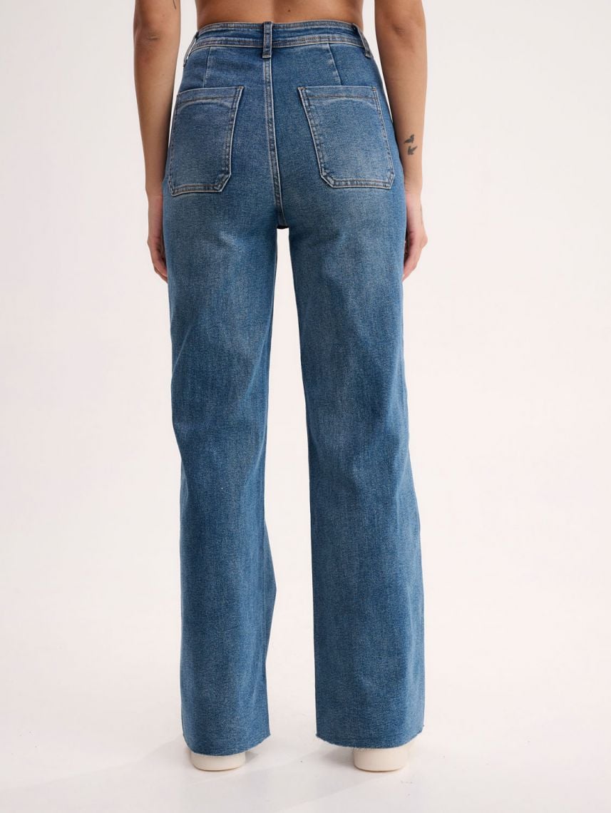 ג’ינס עם סיומת פרומה