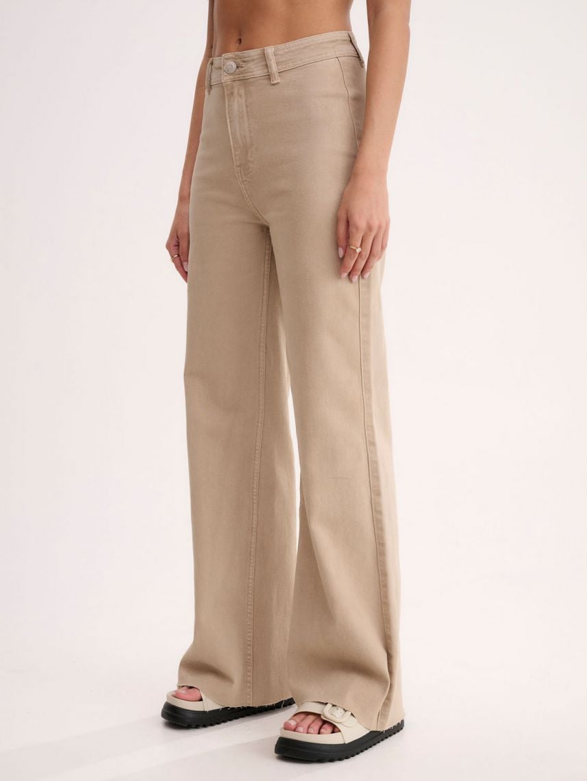 ג’ינס עם סיומת פרומה