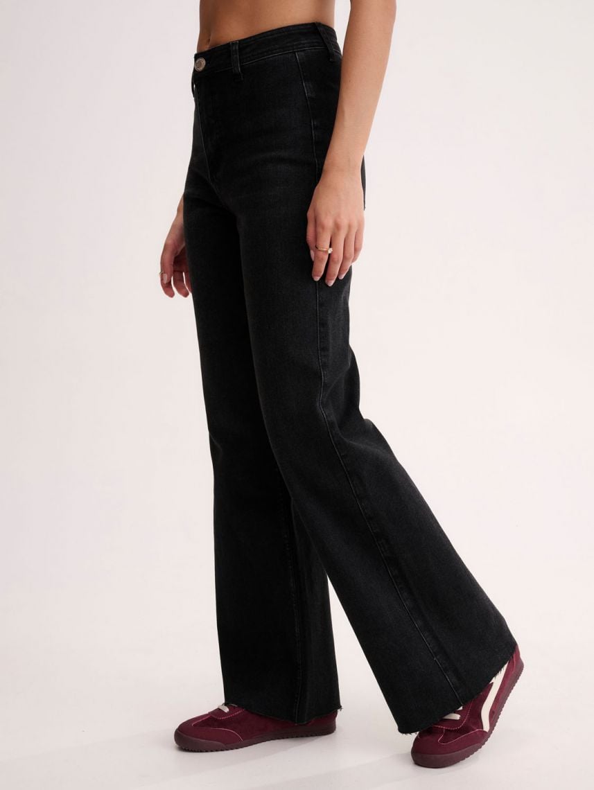 ג’ינס עם סיומת פרומה