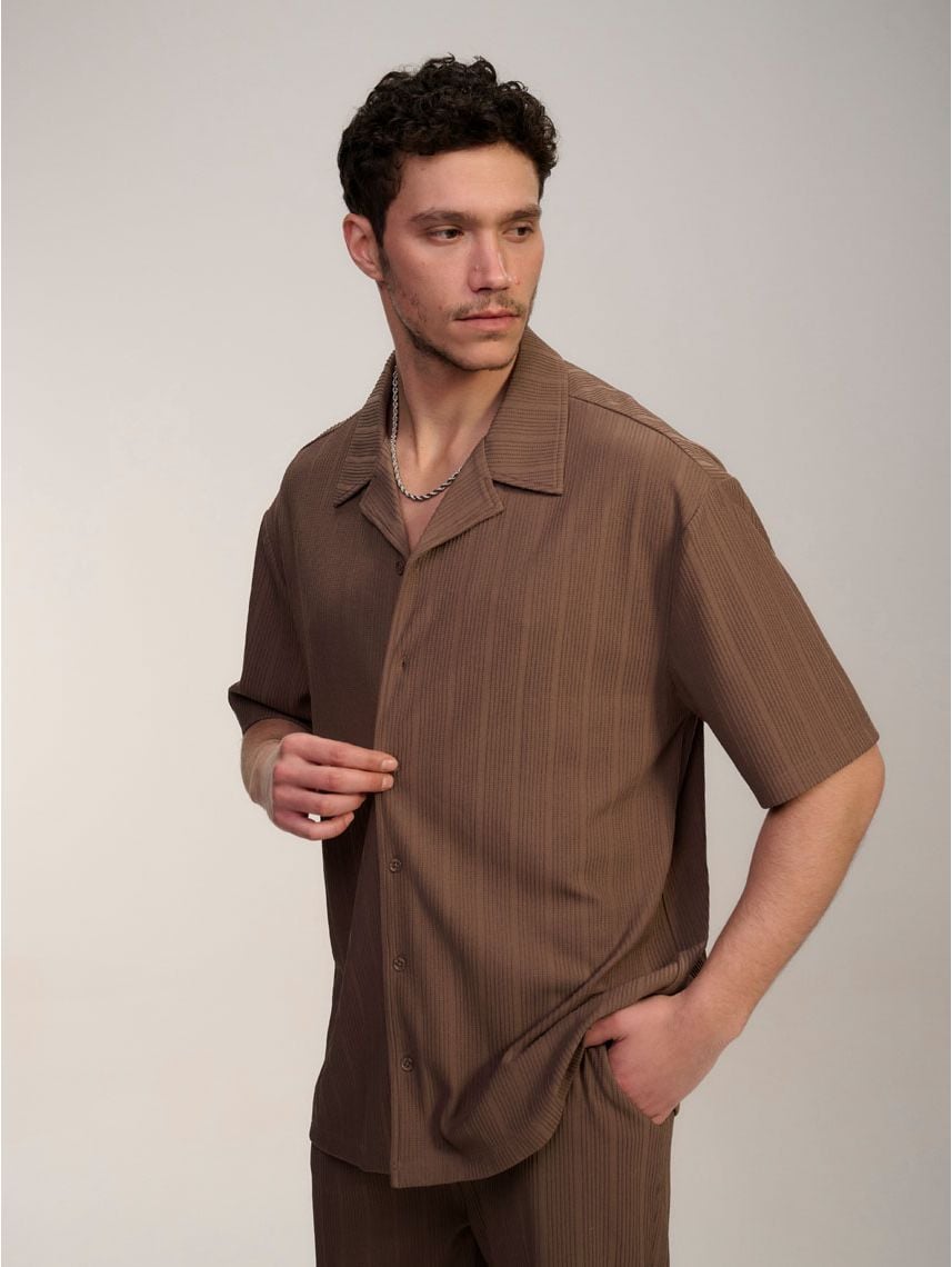 חולצת טקסטורה מכופתרת