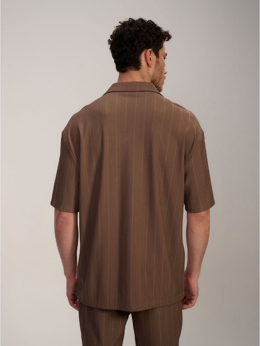 חולצת טקסטורה מכופתרת