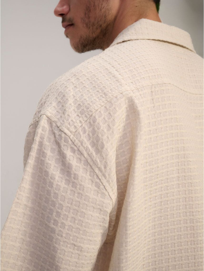 חולצה מכופתרת טקסטורה קצרה