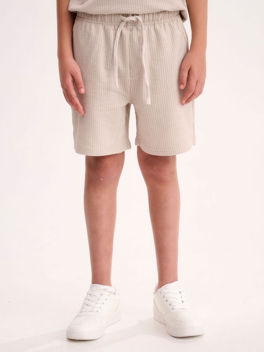 מכנסי פסים קצרים