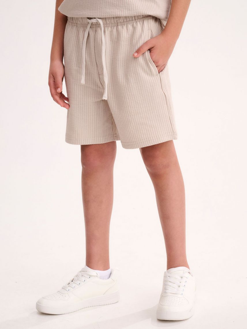 מכנסי פסים קצרים