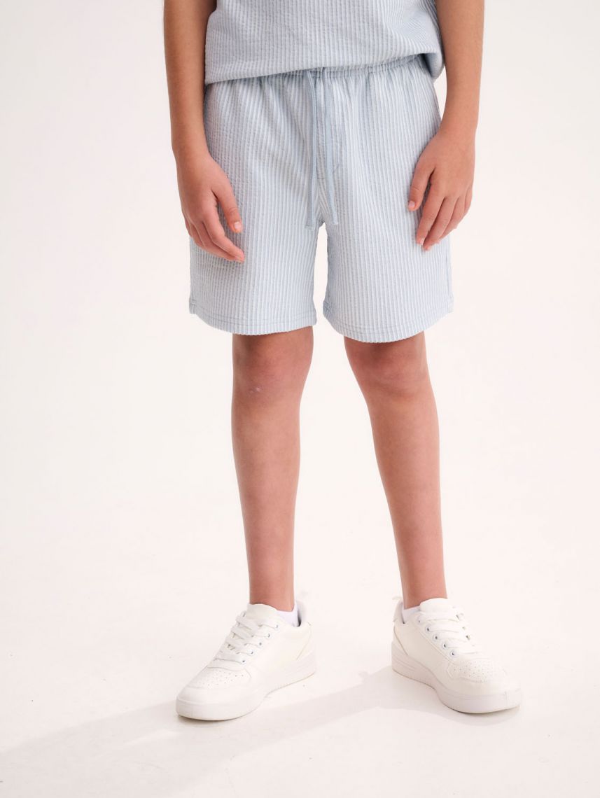 מכנסי פסים קצרים