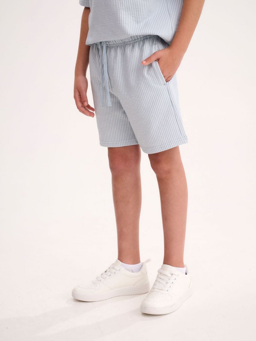 מכנסי פסים קצרים