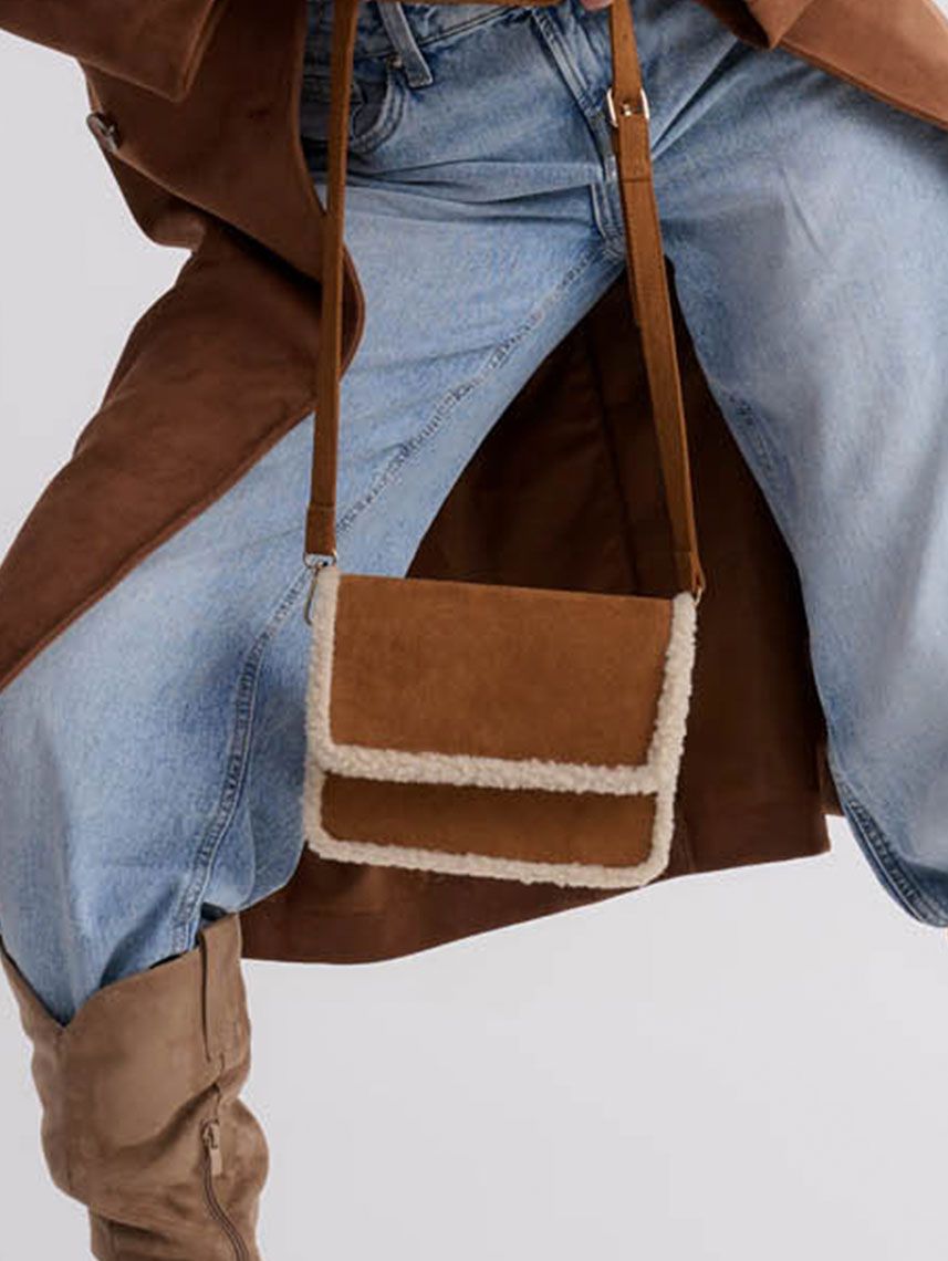 תיק צד משולב פרווה