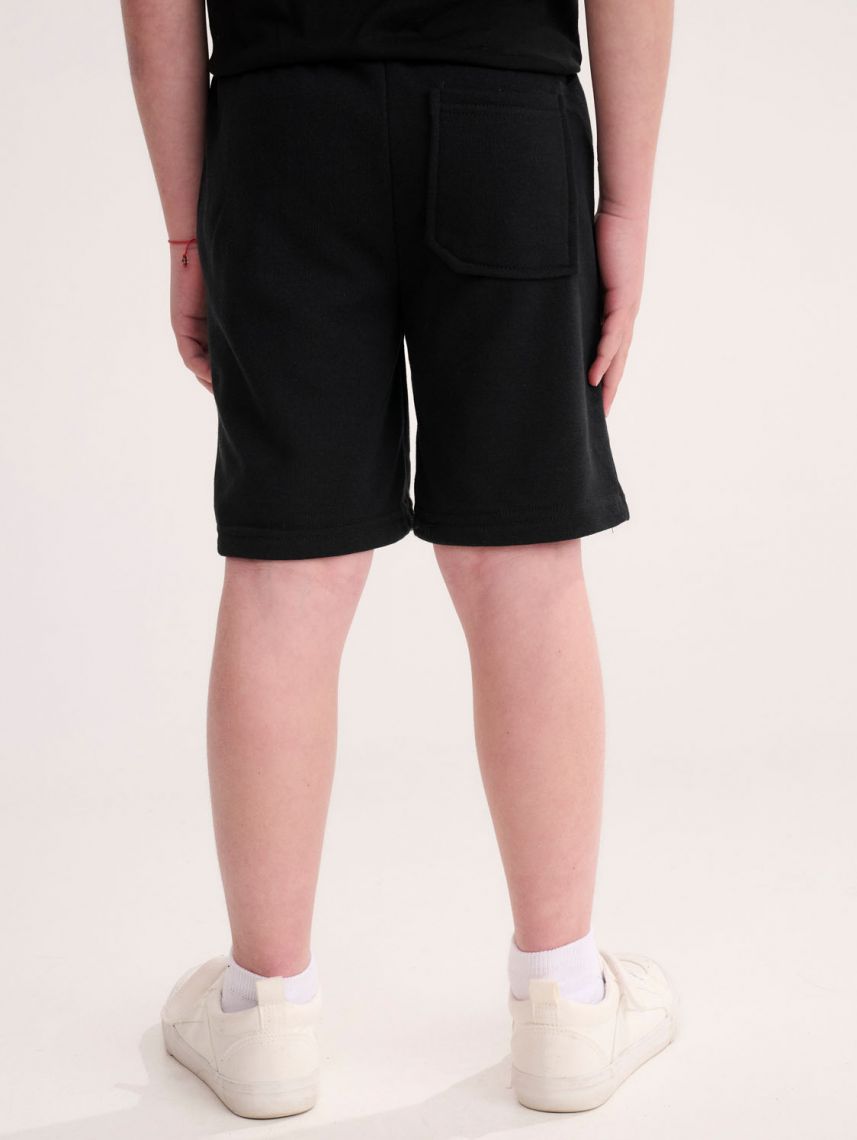 מכנסיים קצרים