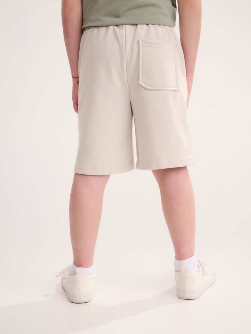 מכנסיים קצרים