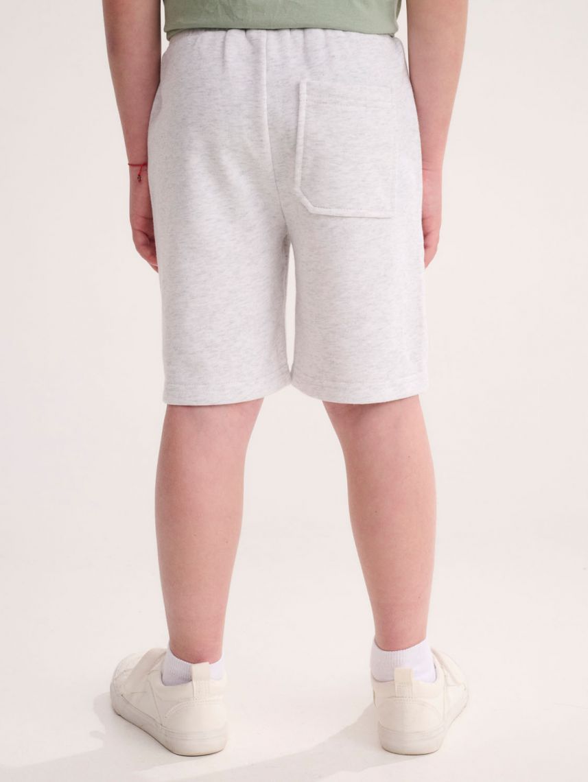 מכנסיים קצרים