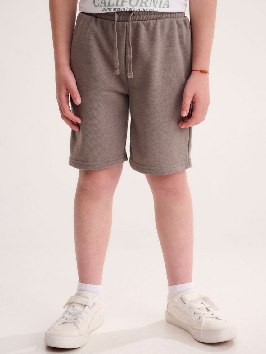 מכנסיים קצרים