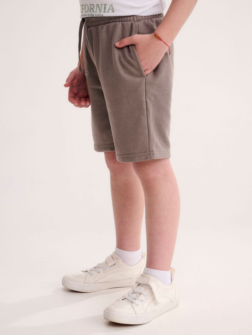 מכנסיים קצרים