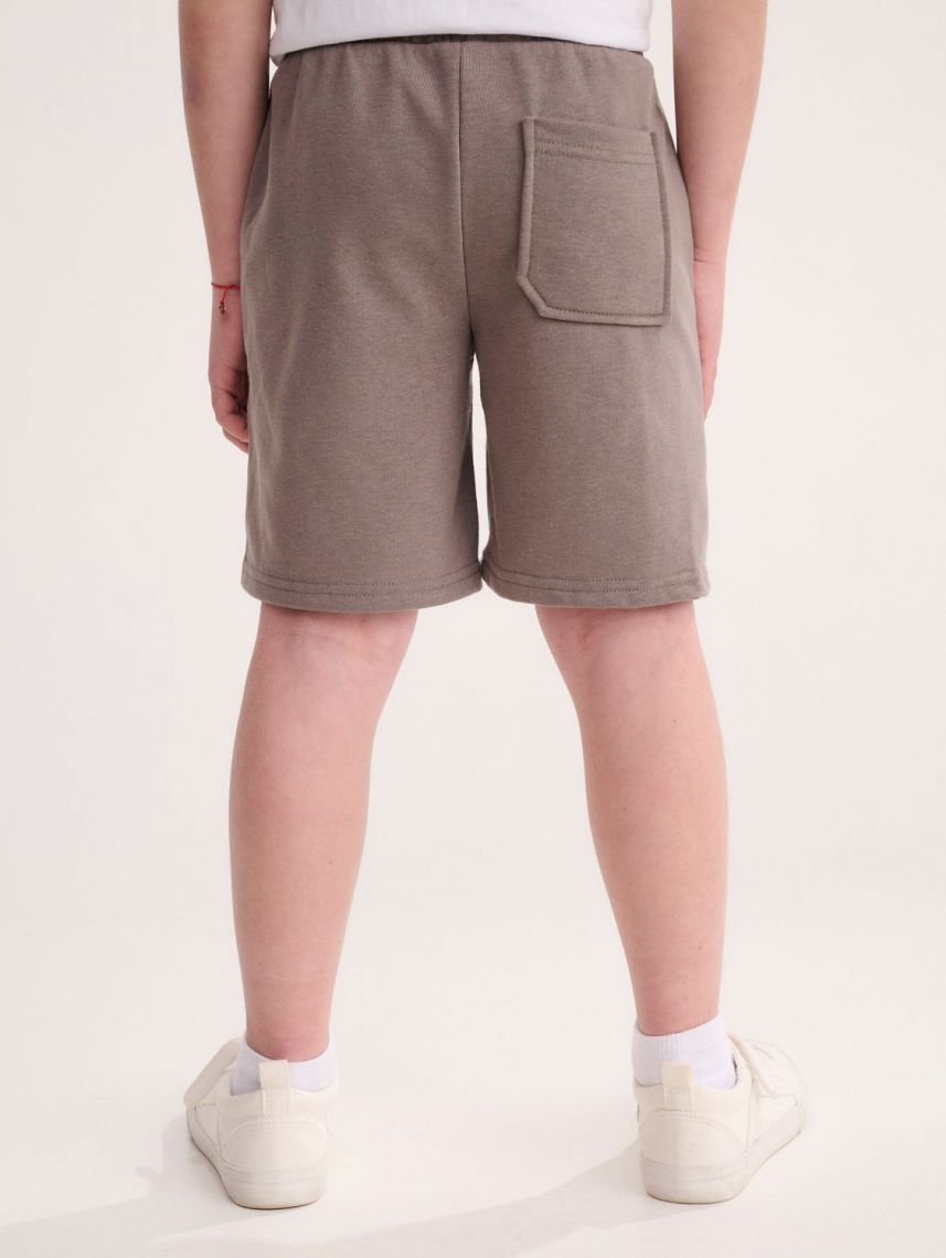 מכנסיים קצרים