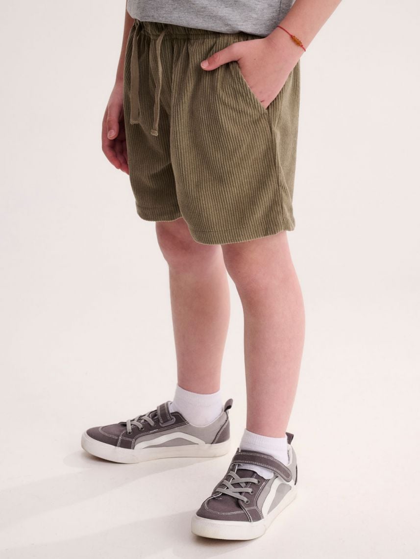 מכנסי קורדרוי קצרים