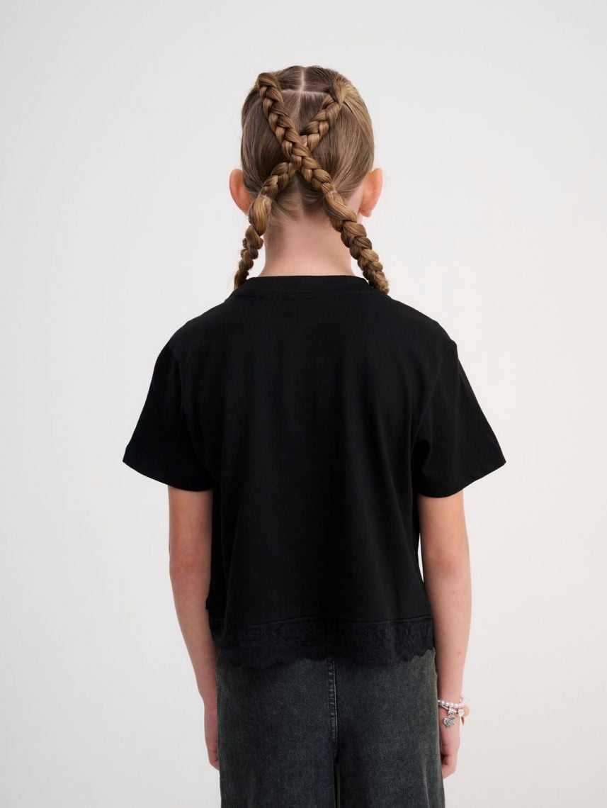 טי-שירט מעוטרת עם הדפס