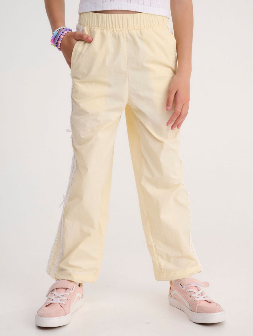 מכנסיים מעוטרים פפיונים