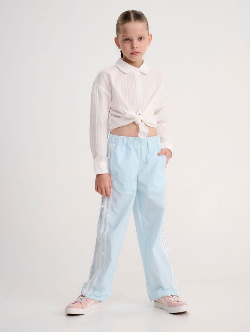 מכנסיים מעוטרים פפיונים