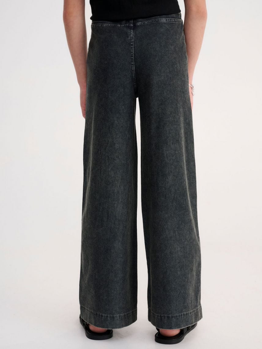 מכנסיים במראה ג’ינס