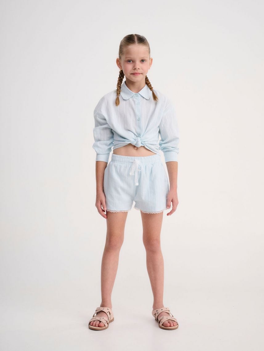 מכנסיים קצרים עם תחרה