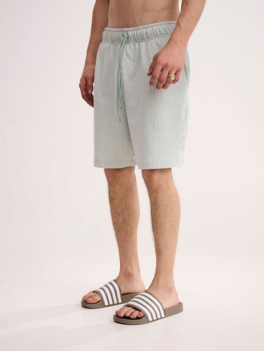 מכנסי טקסטורה קצרים