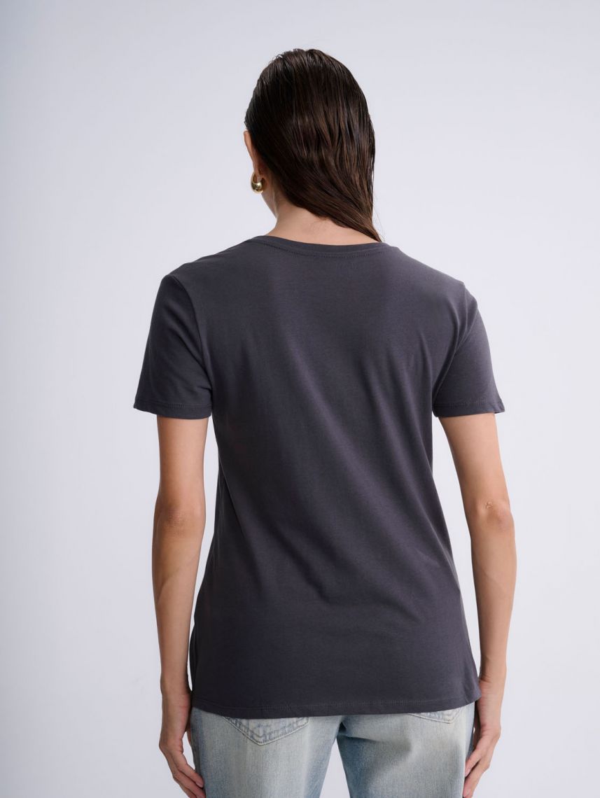 טי-שירט V בייסיק